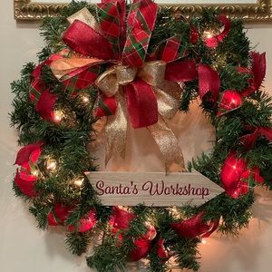 NWT Beautiful Pre-Lit Decorated Christmas Wreath